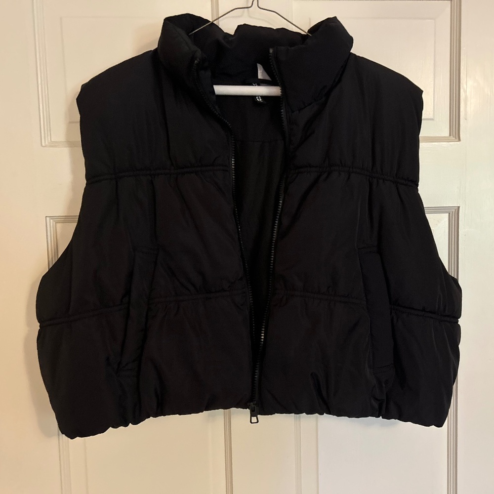 Cropped puffer vest jacket.